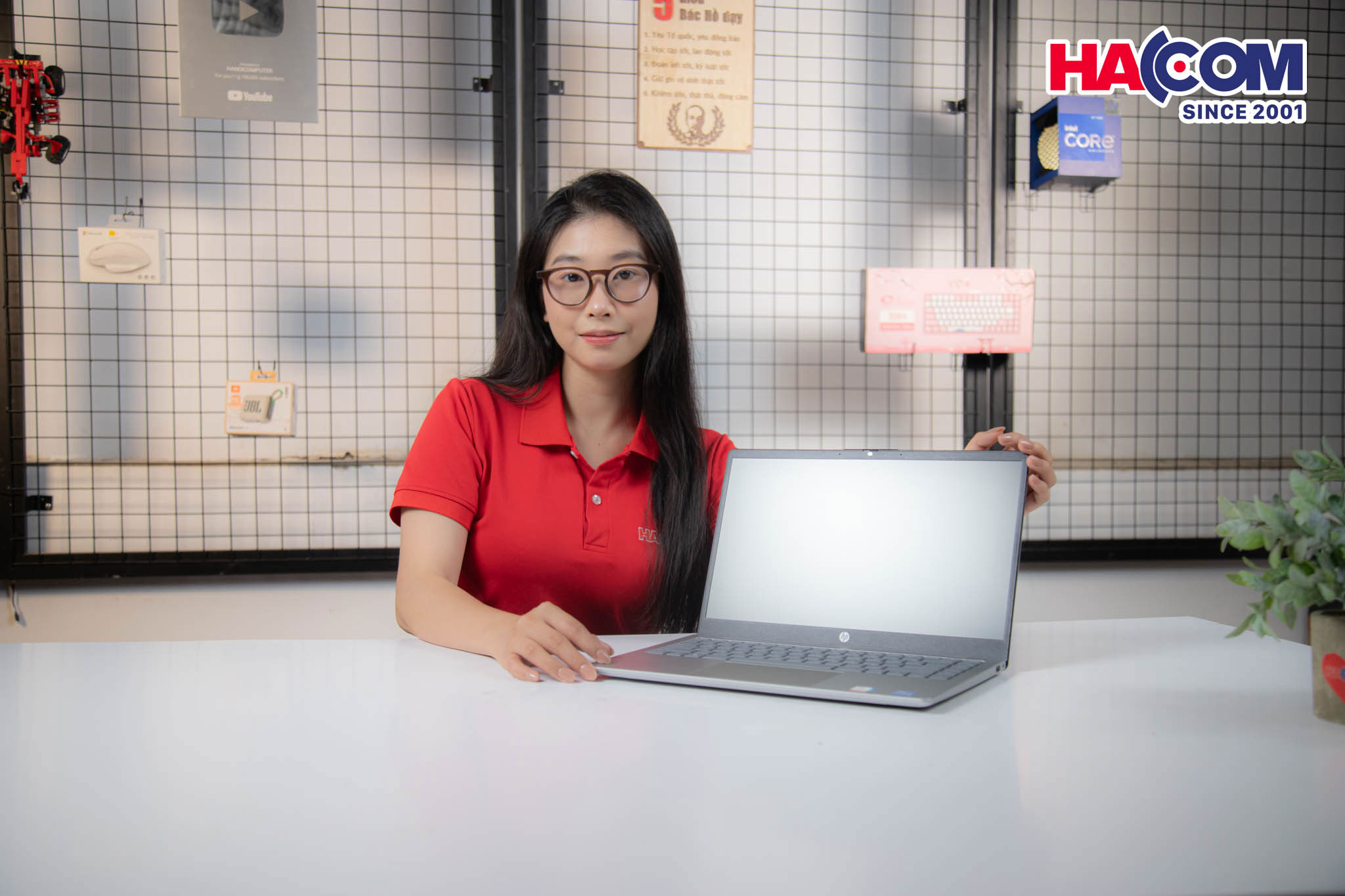 Laptop HP 14-ep0112TU (8C5L1PA) (i5 1335U/16GB RAM/512GB SSD/14 FHD/Win11/Bạc) 16