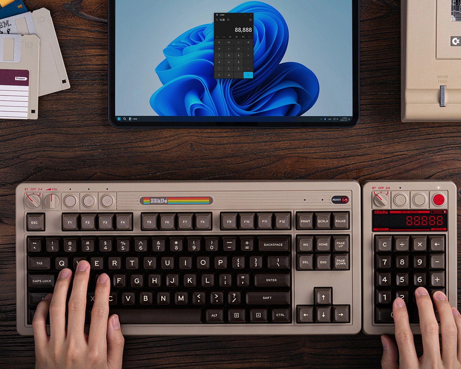 Bàn phím 8BitDo Retro 18 Mechanical Numpad 1