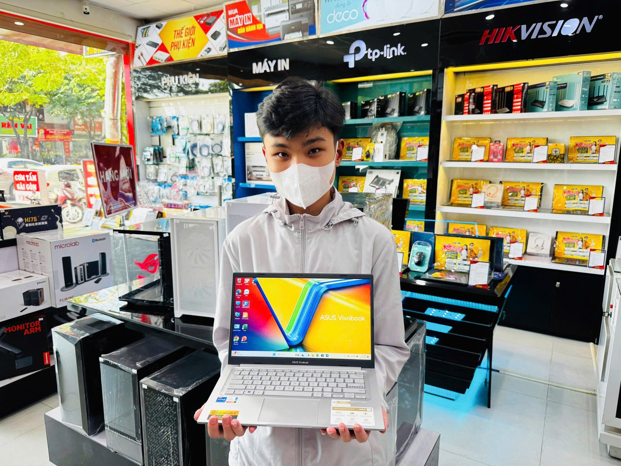 khach_hang_Laptop Asus VivoBook S3607CA-SH082WS (Ultra 5 225H/16GB RAM/512GB SSD/16 Oled FHD/Win11/Xám) 9