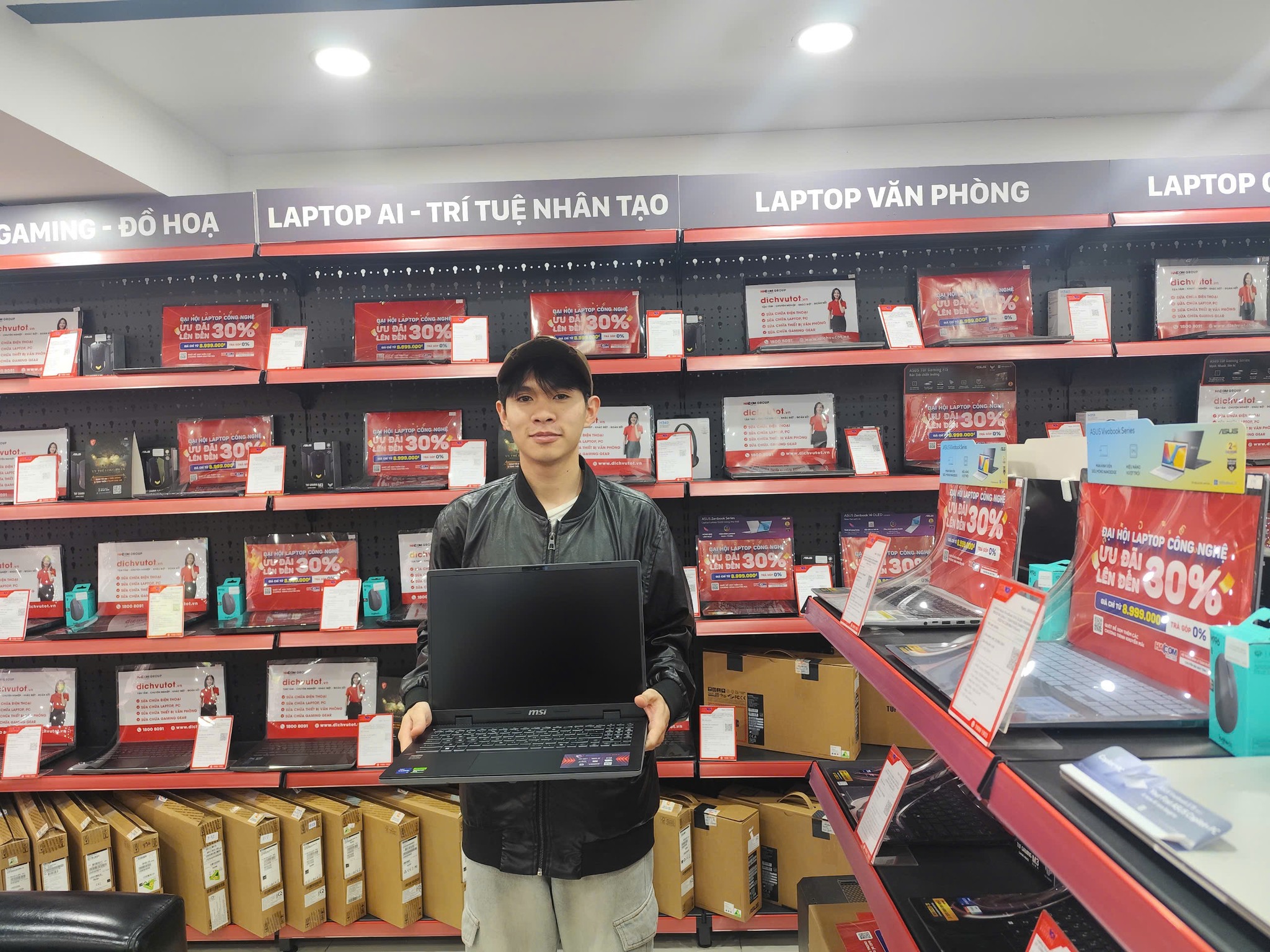 khach_hang_Laptop MSI Katana 15 B13UDXK-2411VN (i7-13620H/16GB RAM/512GB SSD/15.6FHD 144Hz/RTX 3050 6G/W11SL/RGB_KB/ĐEN/2Y+Balo) 8