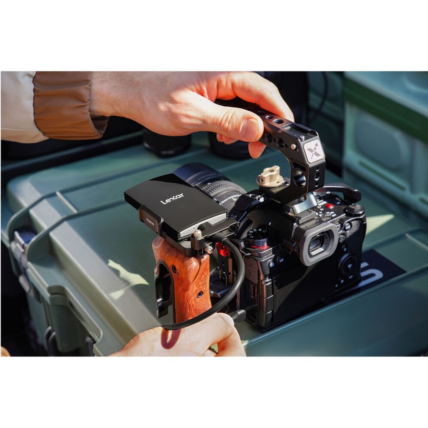 /web/O-cung-di-dong-Lexar-SSD-1TB-USB-3.2-Gen2x2-ARMOR-700-LAR700X001T-RNBNG-7.jpg 7