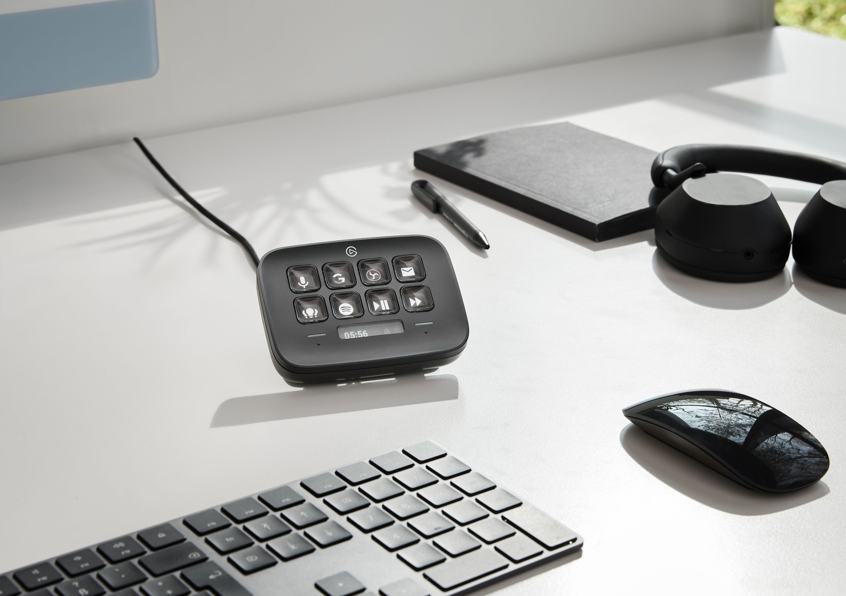 ban phim elgato stream deck neo black stel0064 1