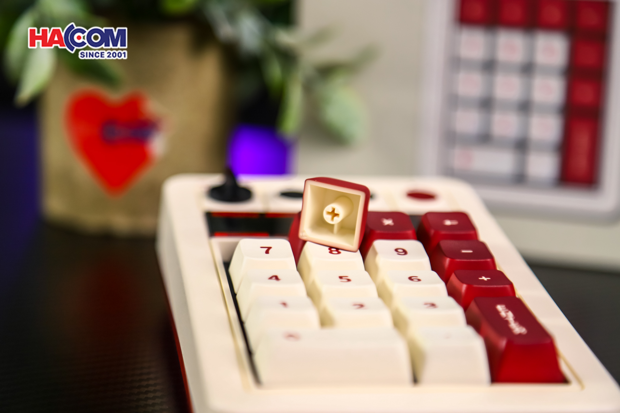 Bàn phím 8BitDo Retro 18 Mechanical Numpad - Fami Edition 16