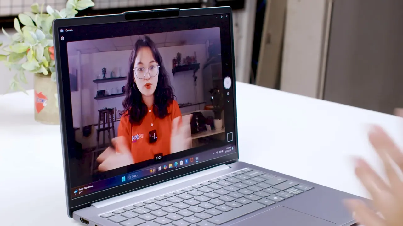 thời lượng pin của Lenovo IdeaPad Slim OLED duy trì ổn định