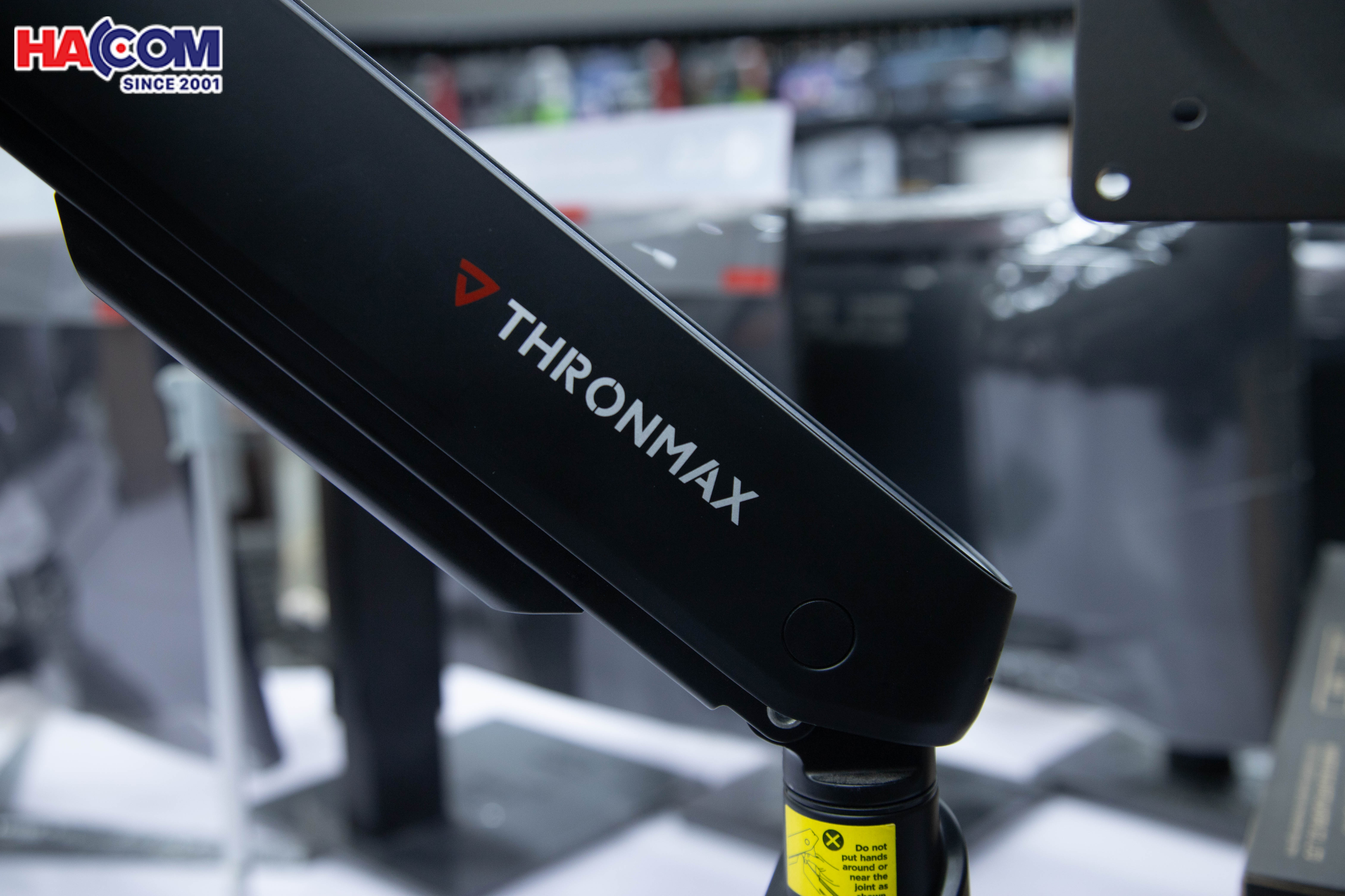 cdn/web/02122025/Gia-treo-man-hinh-Thronmax-MX100-Black-LED-RGB-27-45-inch-2.jpg 5