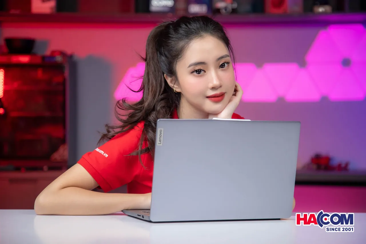 Không gian làm việc hiện đại với laptop Lenovo IdeaPad Slim cho sinh viên và dân văn phòng