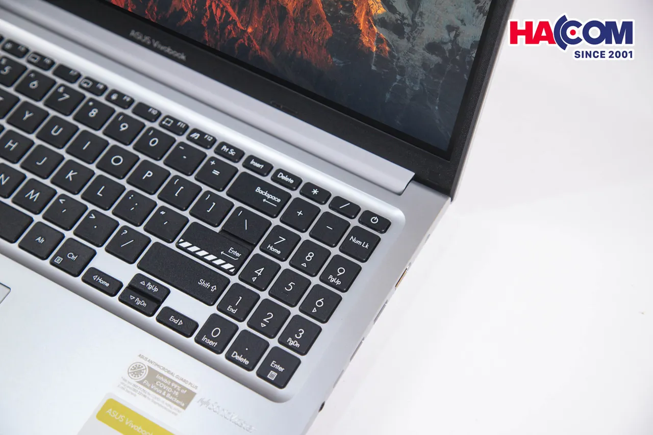 Cận cảnh bàn phím đèn nền và cảm biến vân tay trên Vivobook X1502VA