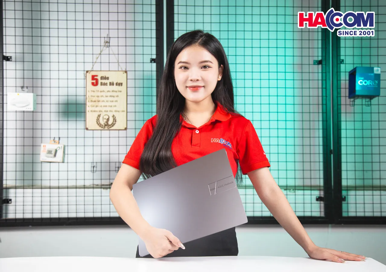 Asus Vivobook X1502VA góc nghiêng thể hiện thiết kế mỏng nhẹ