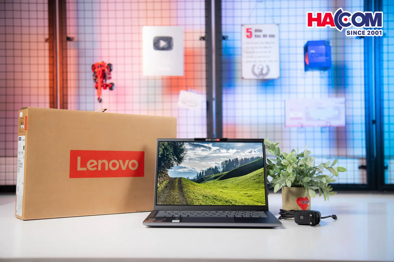 Lenovo IdeaPad Slim 5 OLED 14AKP10 thiết kế gọn gàng, nhẹ phù hợp để trong balo túi xách