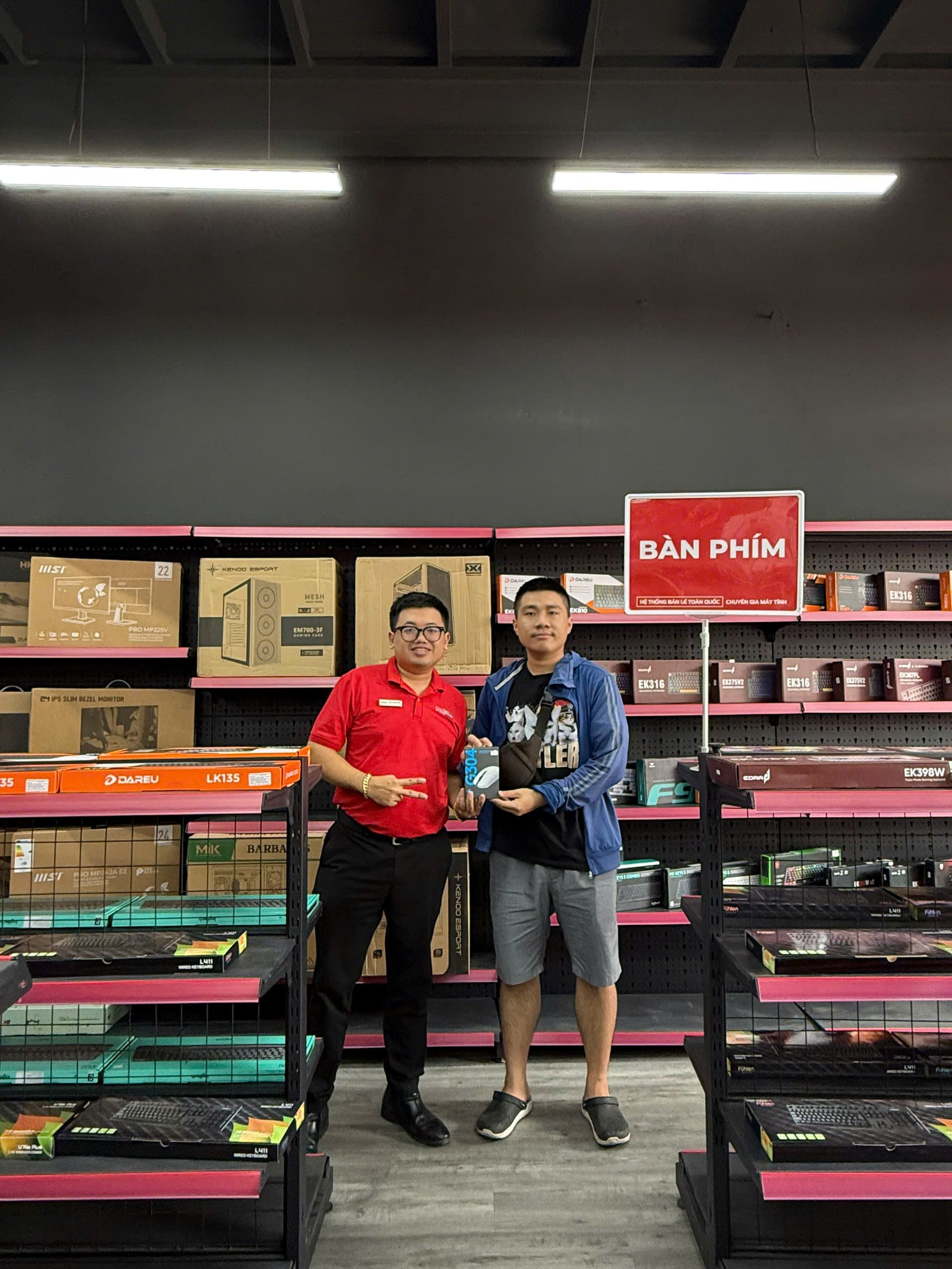 khach_hang_Chuột game không dây Logitech G304 Đen (USB) 10