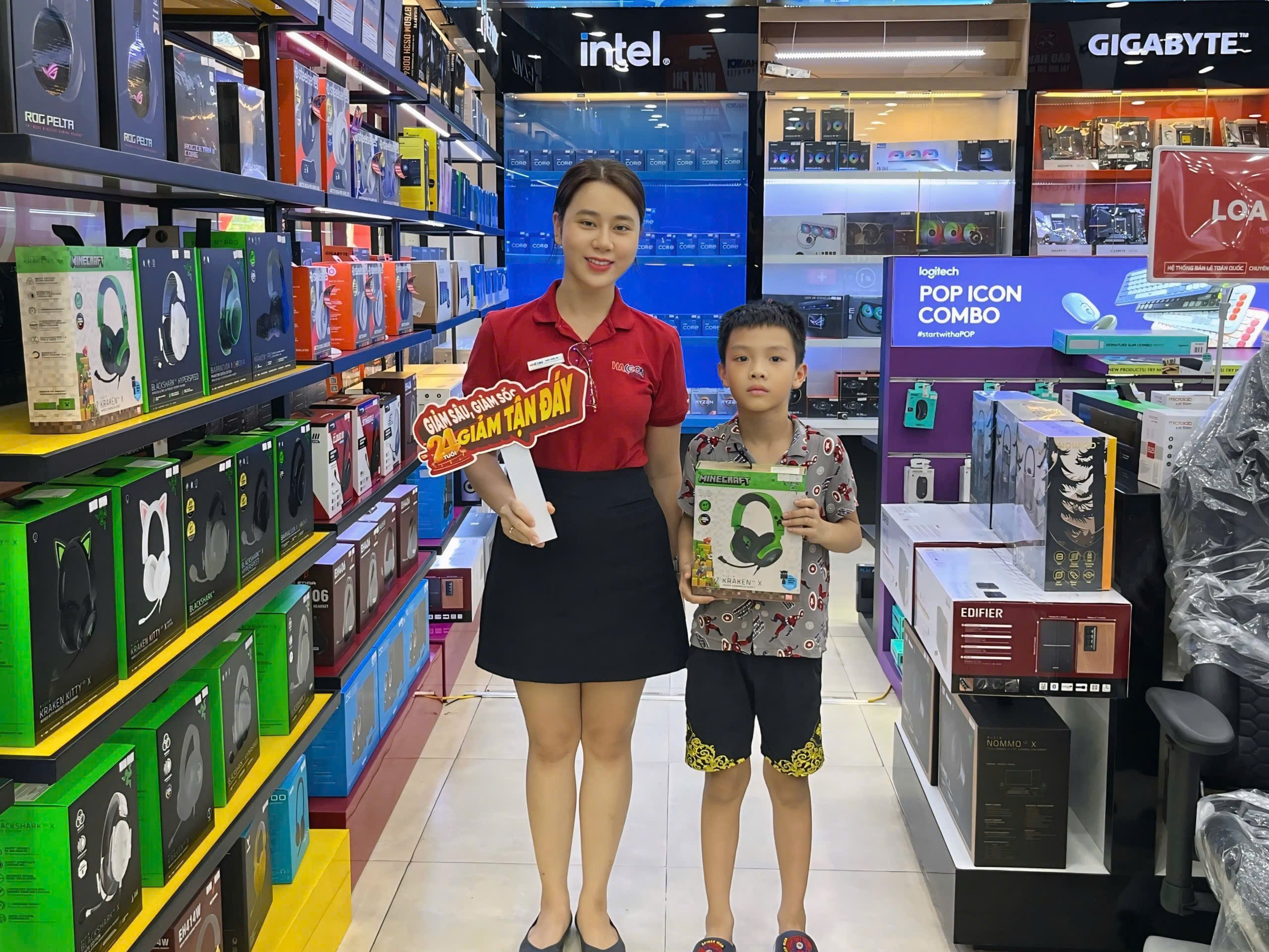 khach_hang_Tai nghe có dây Razer Kraken V4 X - Minecraft Edition (RZ04-05180200-R3M1)112025/tai-nghe-co-day-razer-kraken-v4-x-minecraft-edition-rz04-05180200-r3m1-kh.jpg 3