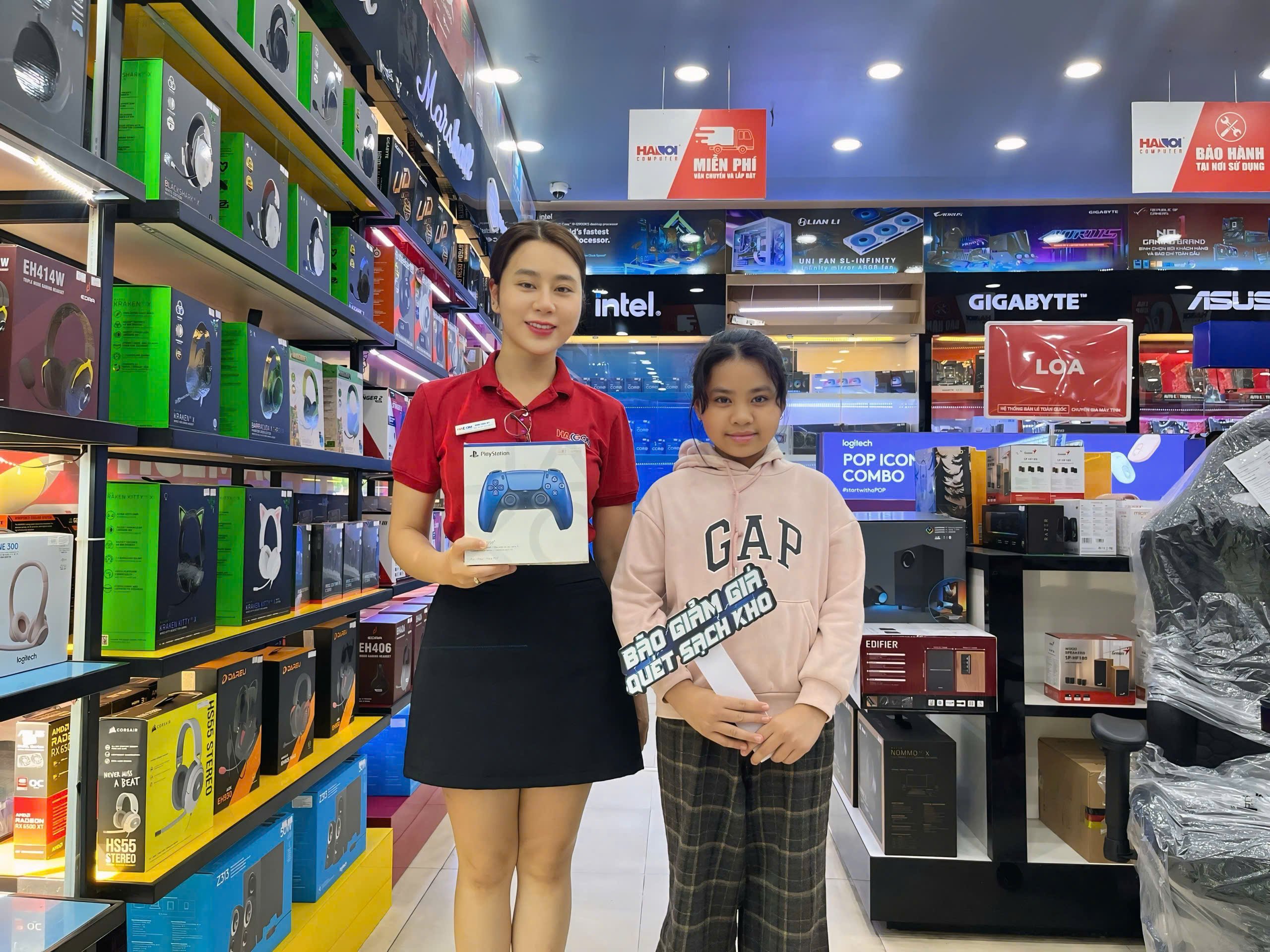 khach_hang_Tay cầm chơi Game Sony PS5 DualSense - Chroma Indigo 6