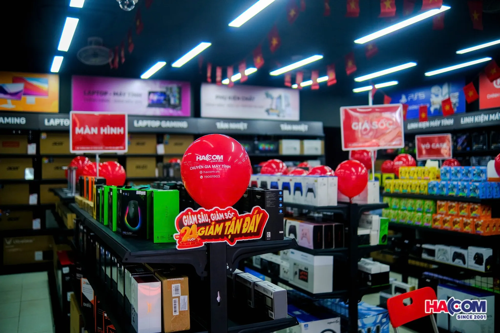 HACOM luôn tổ chức các sự kiện Flash Sale & Săn deal sôi động quanh năm