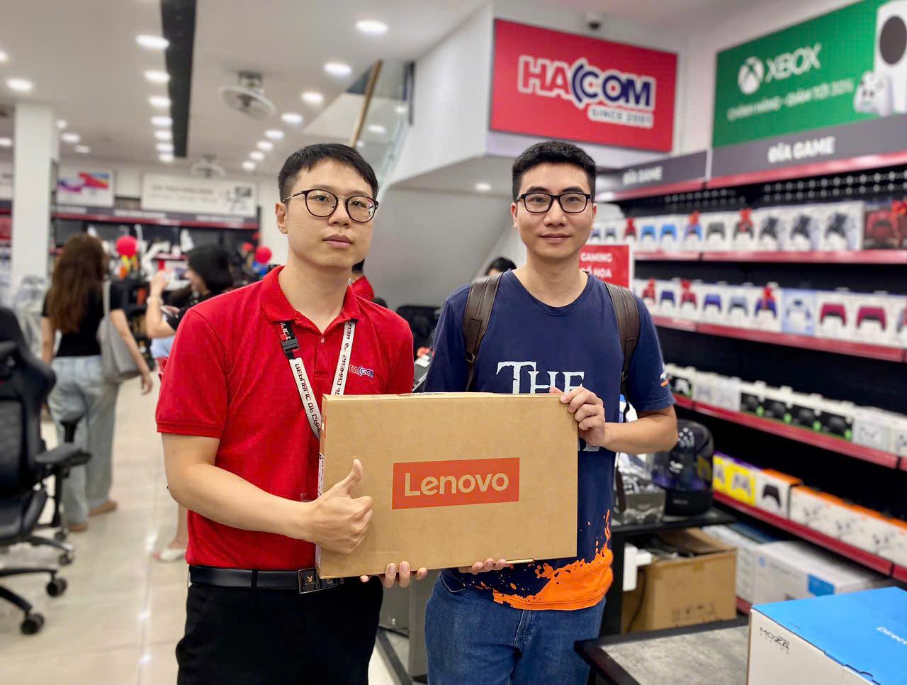 Khách hàng sử dụng Laptop Lenovo V15 G5 83HF00BTVA (i7 13620H/16GB RAM/512GB SSD/15.6 FHD/Dos/Xám)