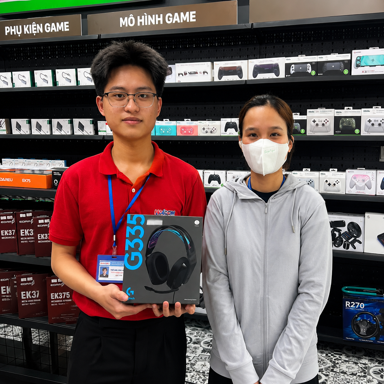 Khách hàng sử dụng Tai nghe Gaming Logitech G335