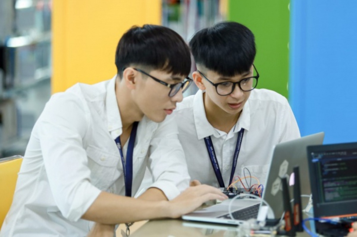 hoc su pham nen mua laptop nao HACOM 5