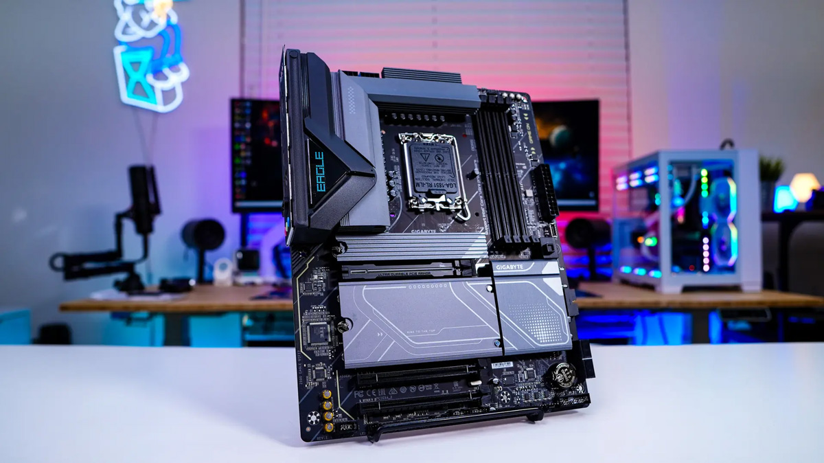 Tản nhiệt M.2 tích hợp trên mainboard giúp đưa nhiệt lượng lên tản nhôm hoặc miếng tản nhiệt kim loại