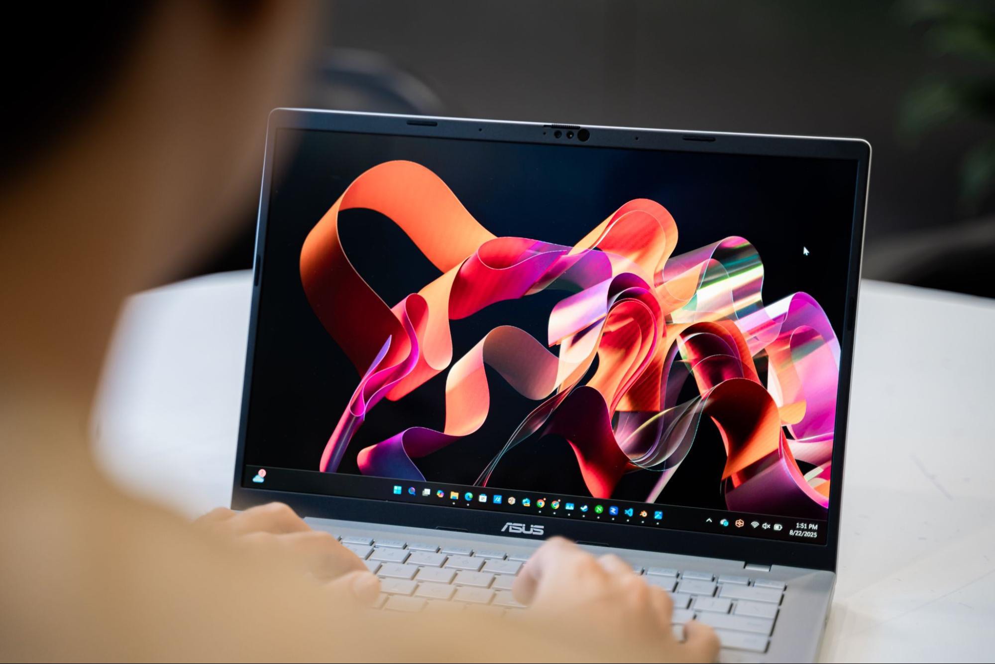 asus vivobook s14 ai sang xin dinh performance voi ryzen ai the he moi11