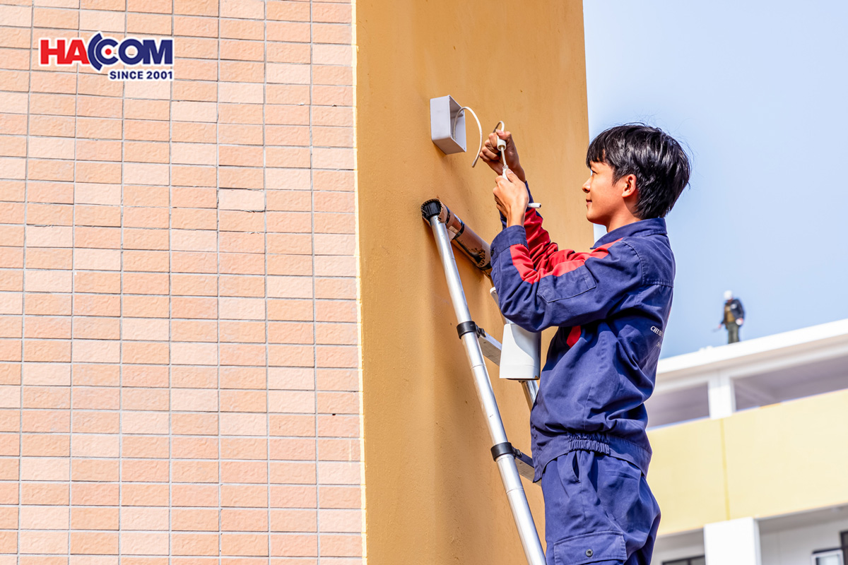 camera quan sat hacom 3