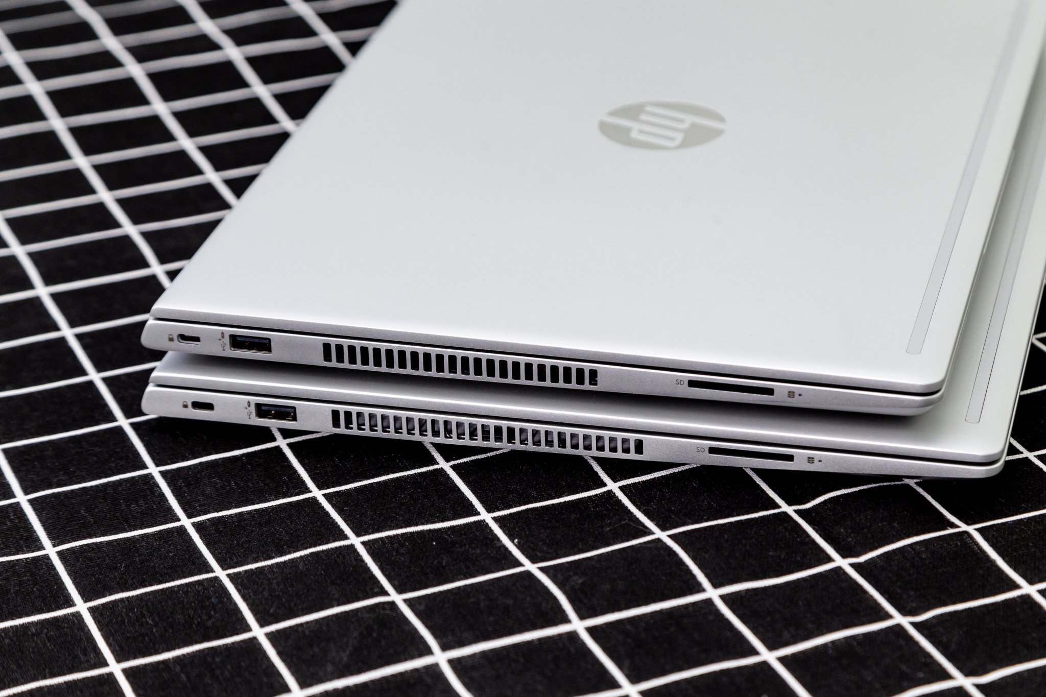 so sanh laptop dell hp 2026 hacom 6