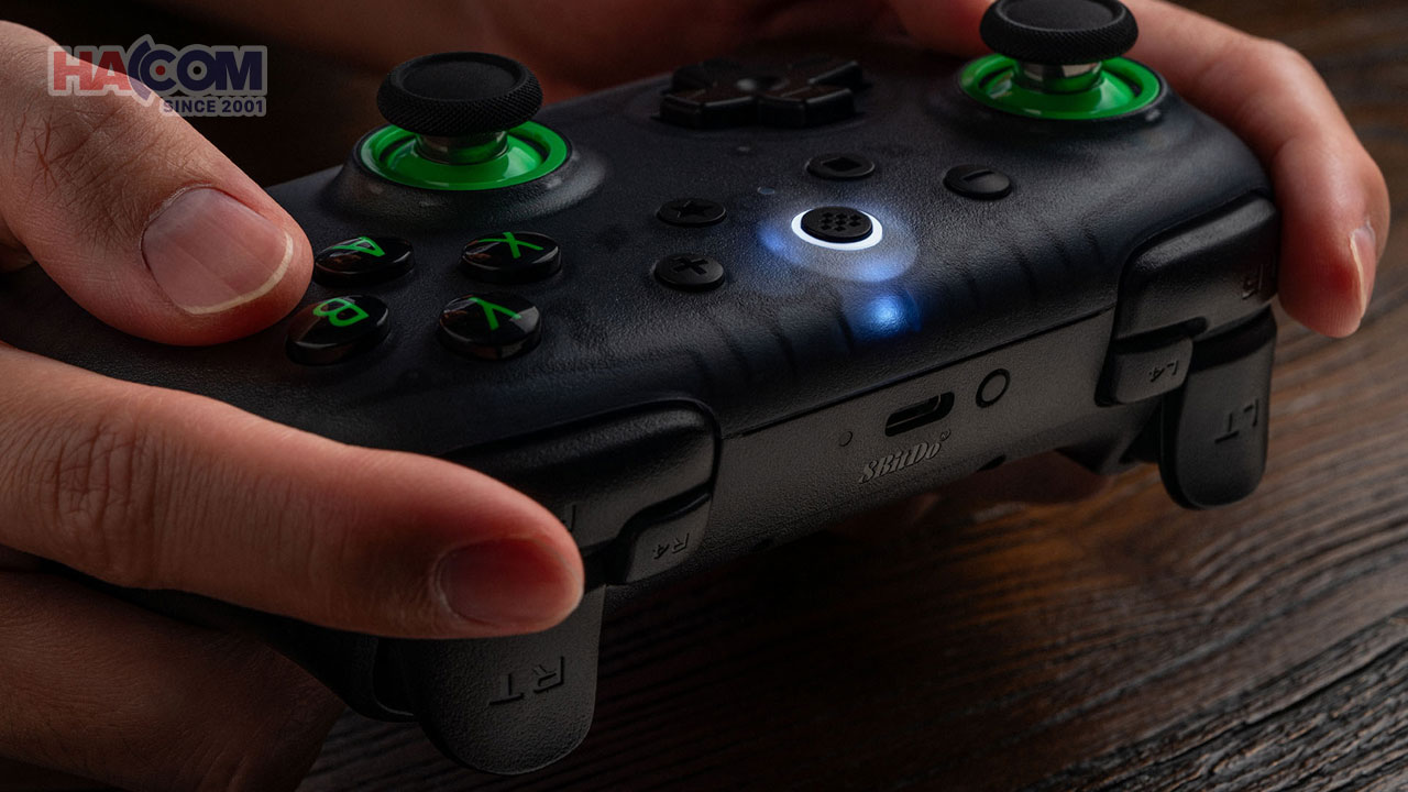 tay cam choi game hacom 4