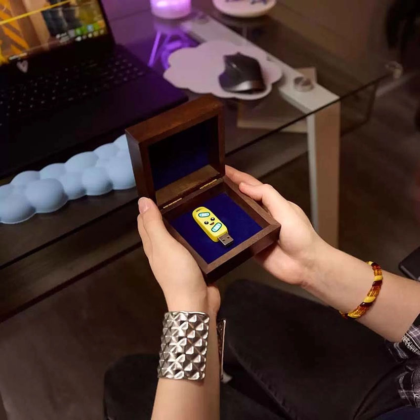 cdn/web/14102025/USB-SanDisk-64GB-USB-3.2-Type-A130MBsFortnite-Peely-Edition-SDCZIF-064G-G46-6.jpg 5