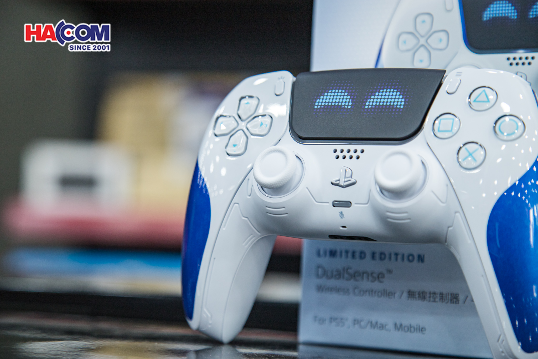 Tay cầm chơi Game Sony PS5 DualSense Astro Bot Limited Edition - Hàng Chính Hãng 16