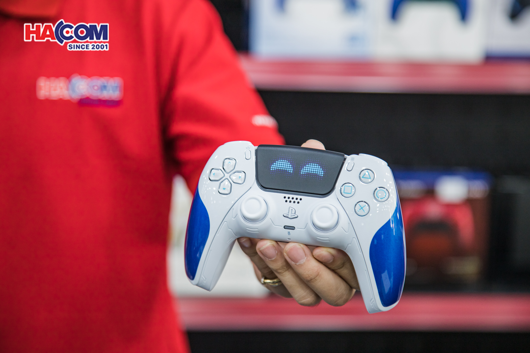 Tay cầm chơi Game Sony PS5 DualSense Astro Bot Limited Edition - Hàng Chính Hãng 6