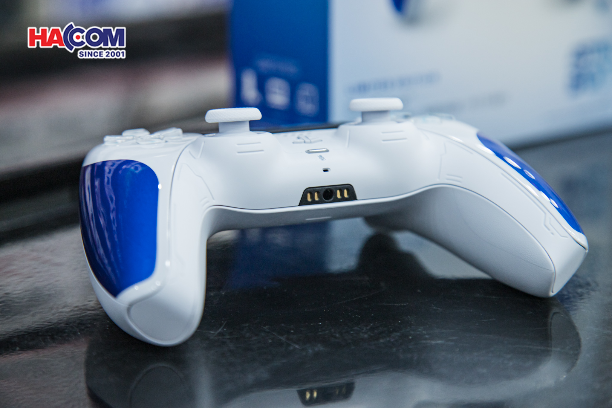 Tay cầm chơi Game Sony PS5 DualSense Astro Bot Limited Edition - Hàng Chính Hãng 13