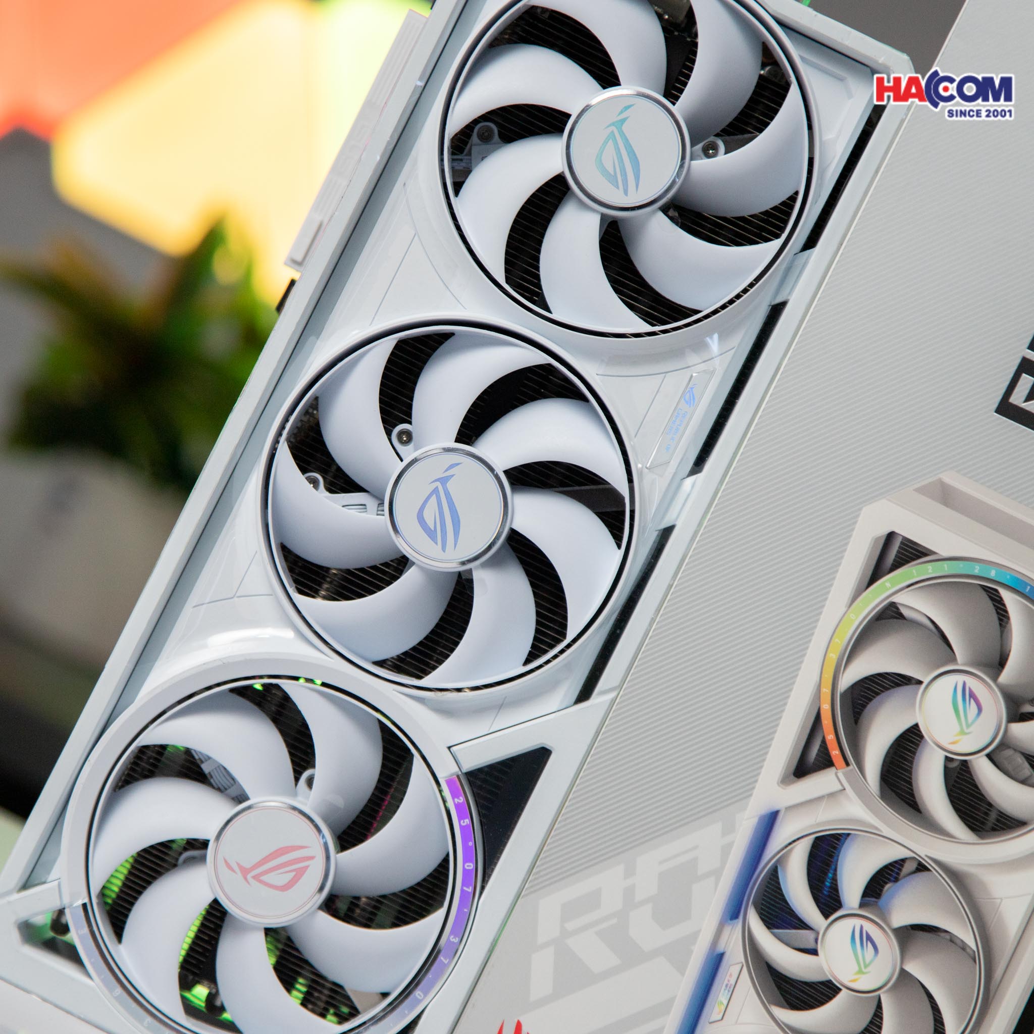 cdn/web/18122025/card-man-hinh-asus-rog-astral-rtx-5080-16g-oc-white-3.jpg 9