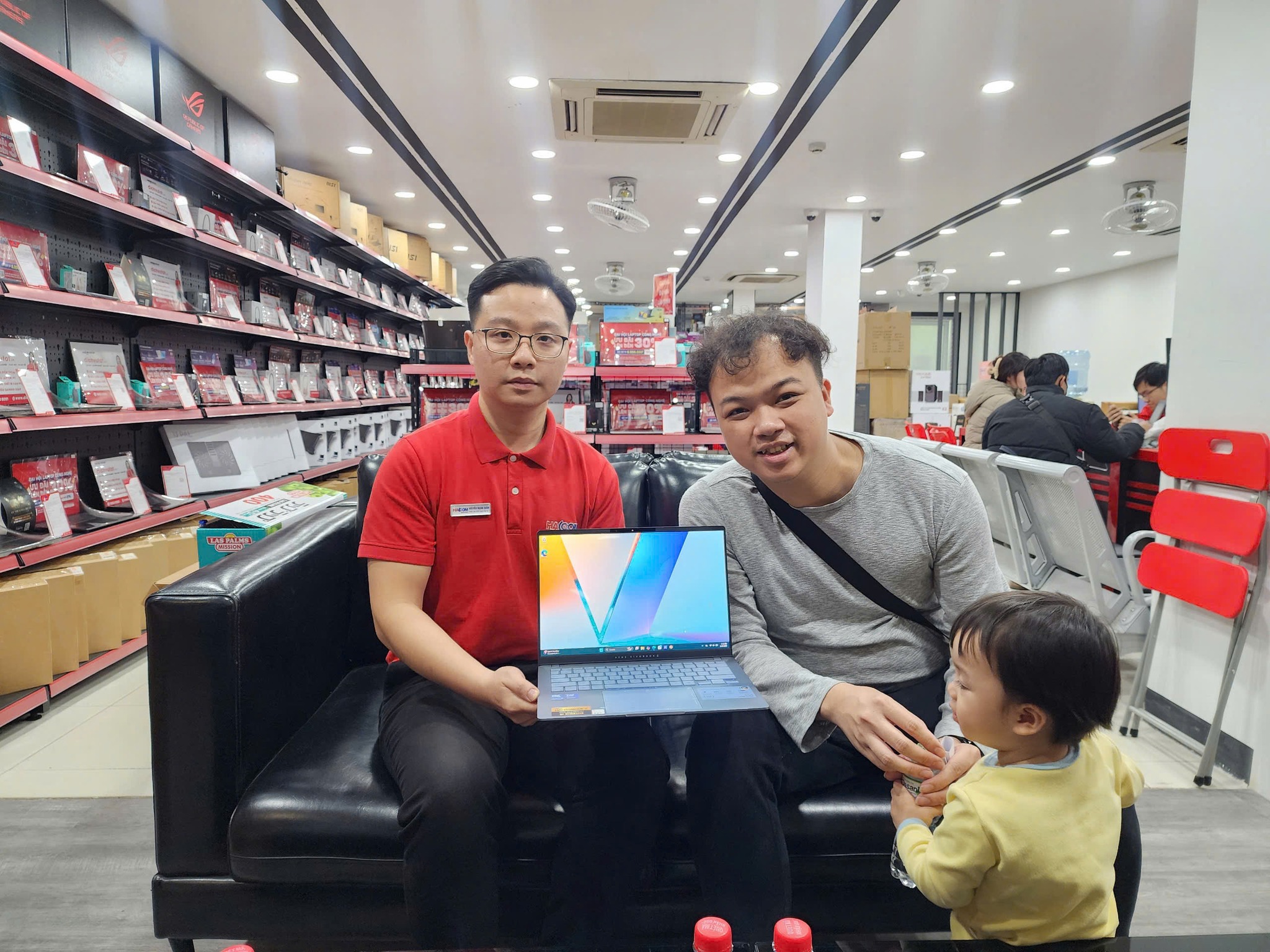 Khách hàng sử dụng Laptop Asus VivoBook S5406MA-PP046WS (Ultra 5 125H/16GB RAM/512GB SSD/14 3K/Win11/Xanh/Kèm sạc) - Cũ