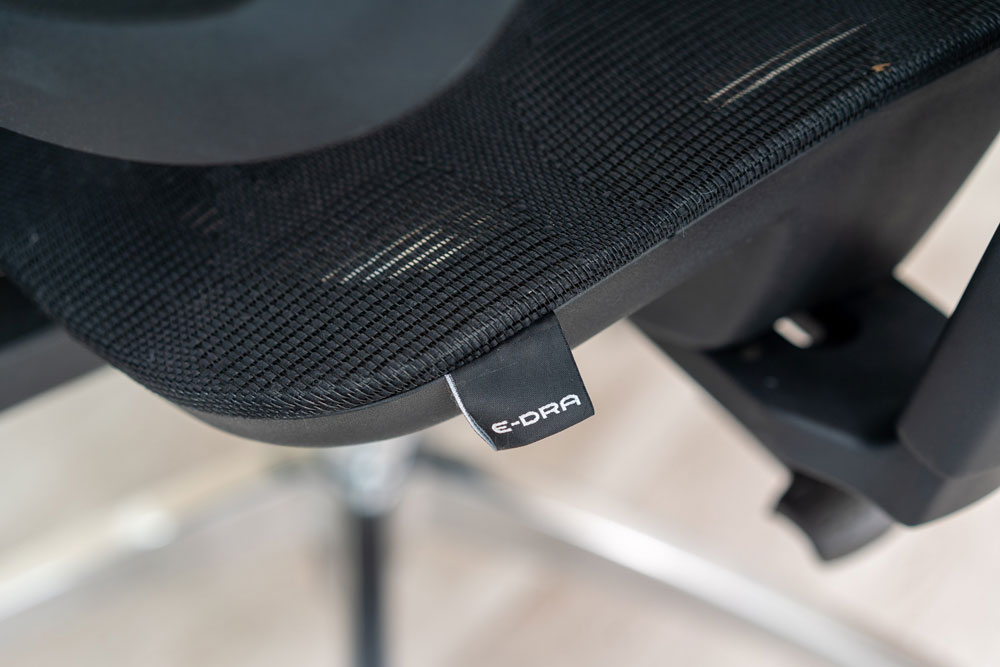 Chất liệu của ghế công thái học cũng ảnh hưởng tới trải nghiệm dùng