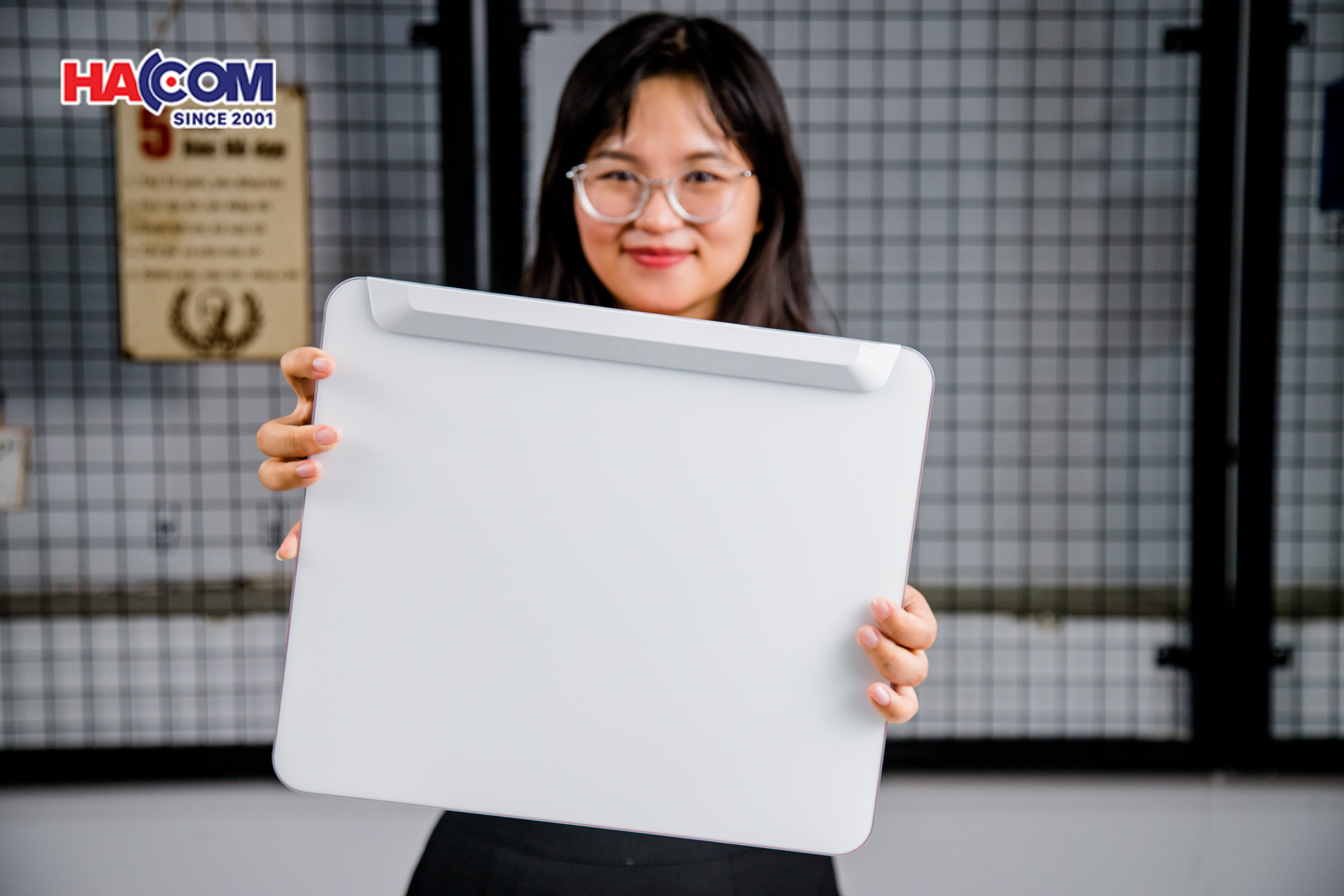 Bàn di chuột Razer Firefly V2 Pro – White (RZ02-04920200-R3M1) 4