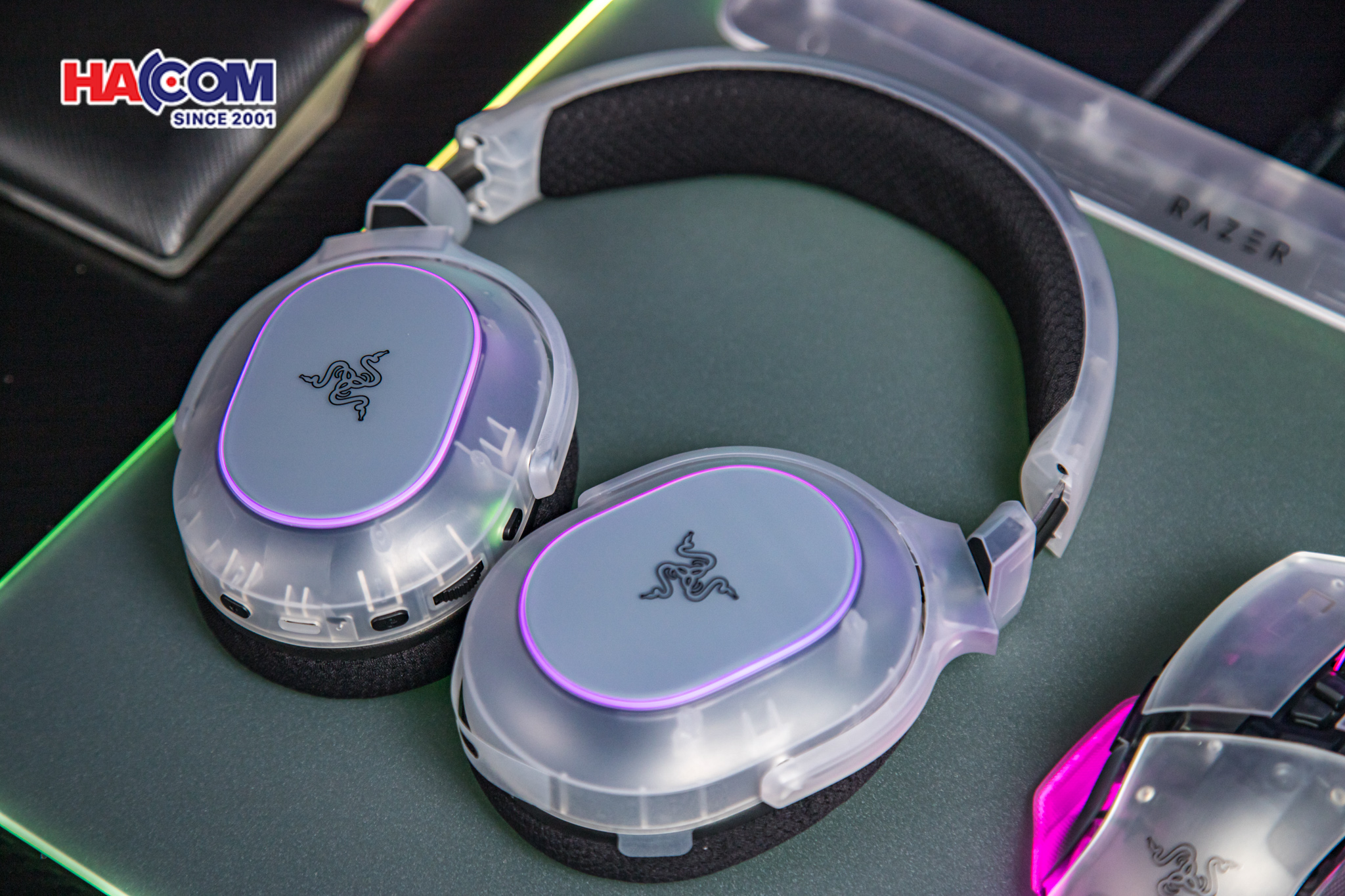 Tai nghe Razer Barracuda X Chroma - Phantom White Edition/web/23122025/tai-nghe-razer-barracuda-x-chroma-phantom-white-edition-009.jpg 12