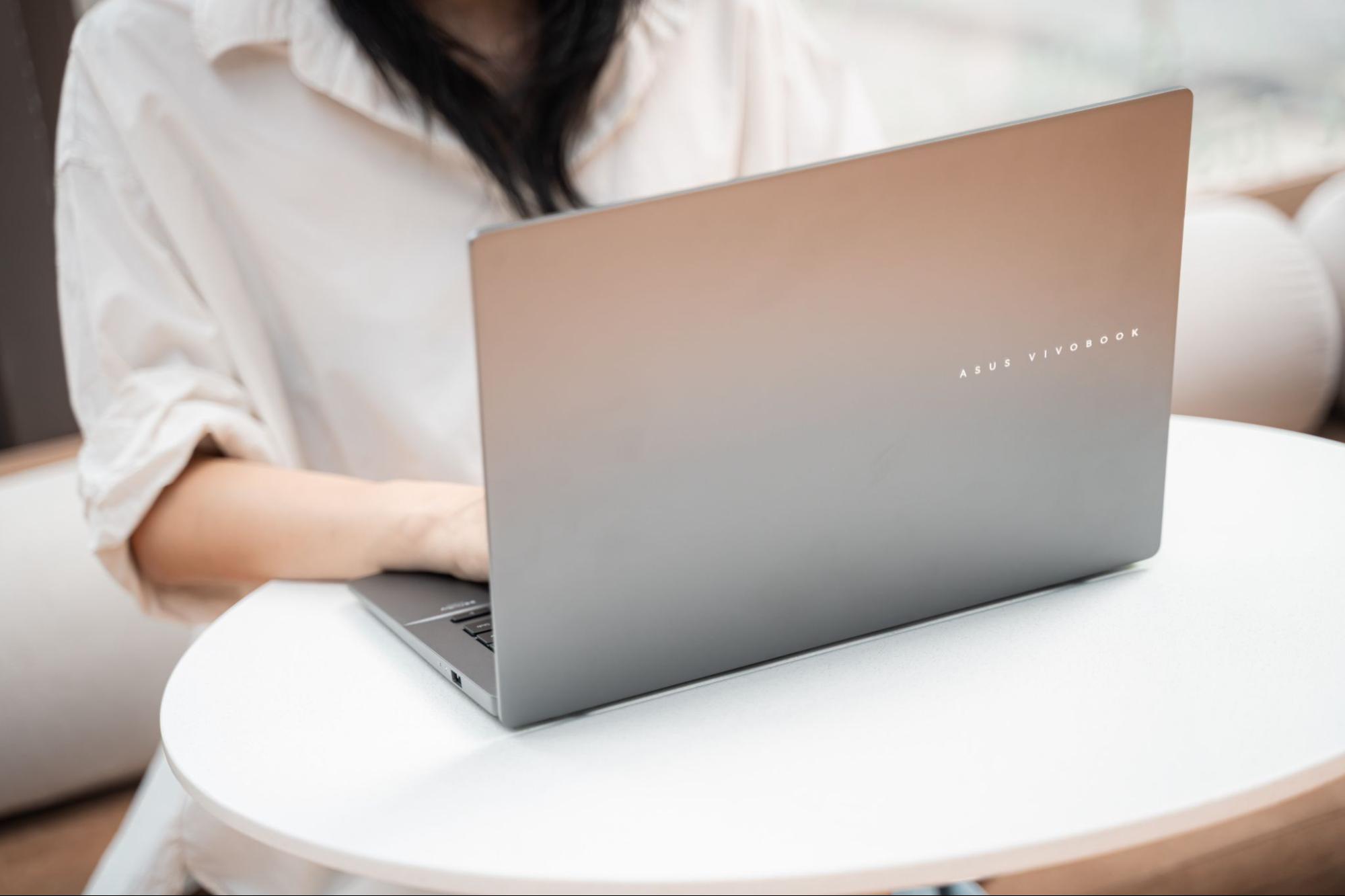 hướng dẫn mua laptop cho sinh viên - HACOM 1