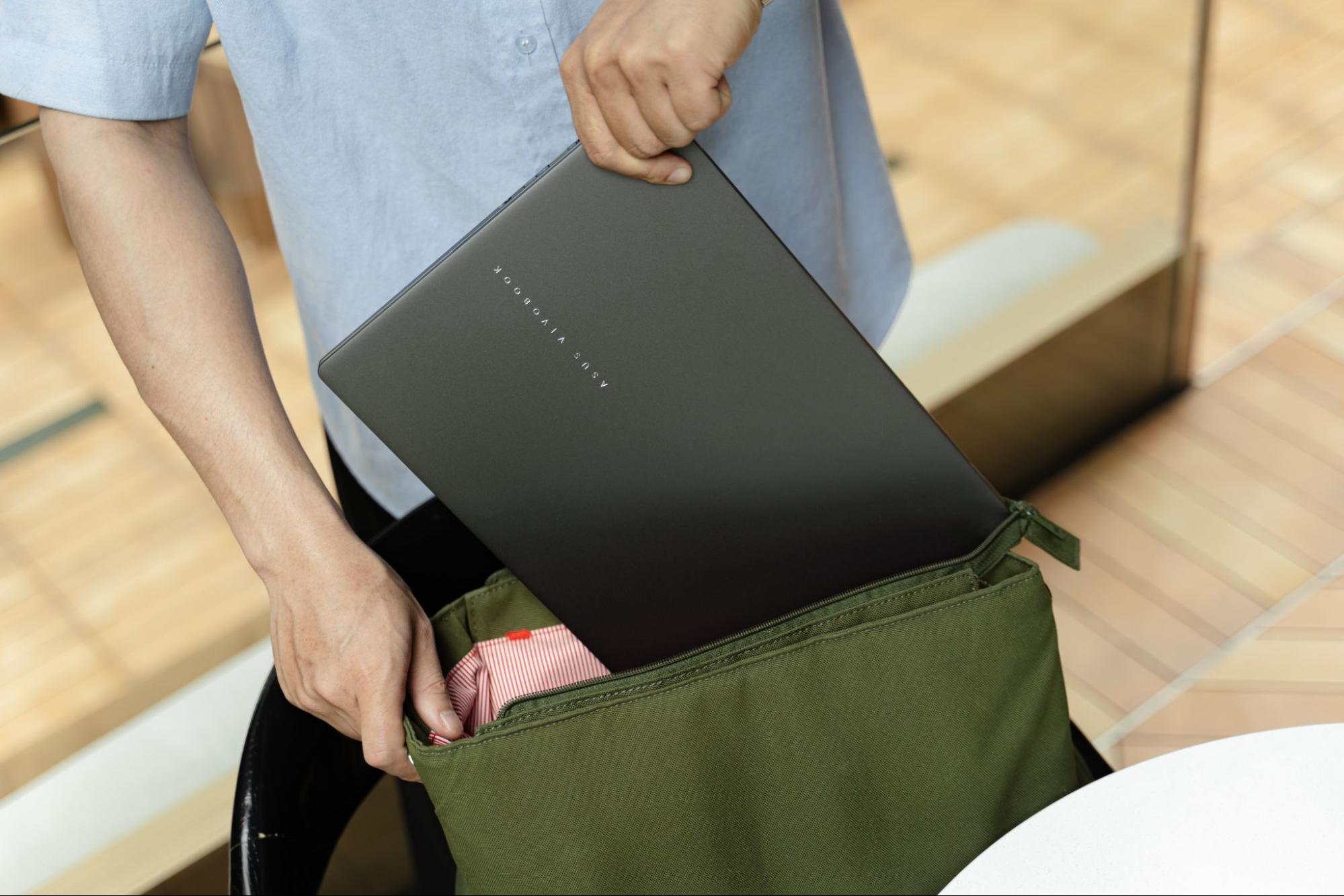 khả năng di động của ASUS Vivobook S14 - HACOM