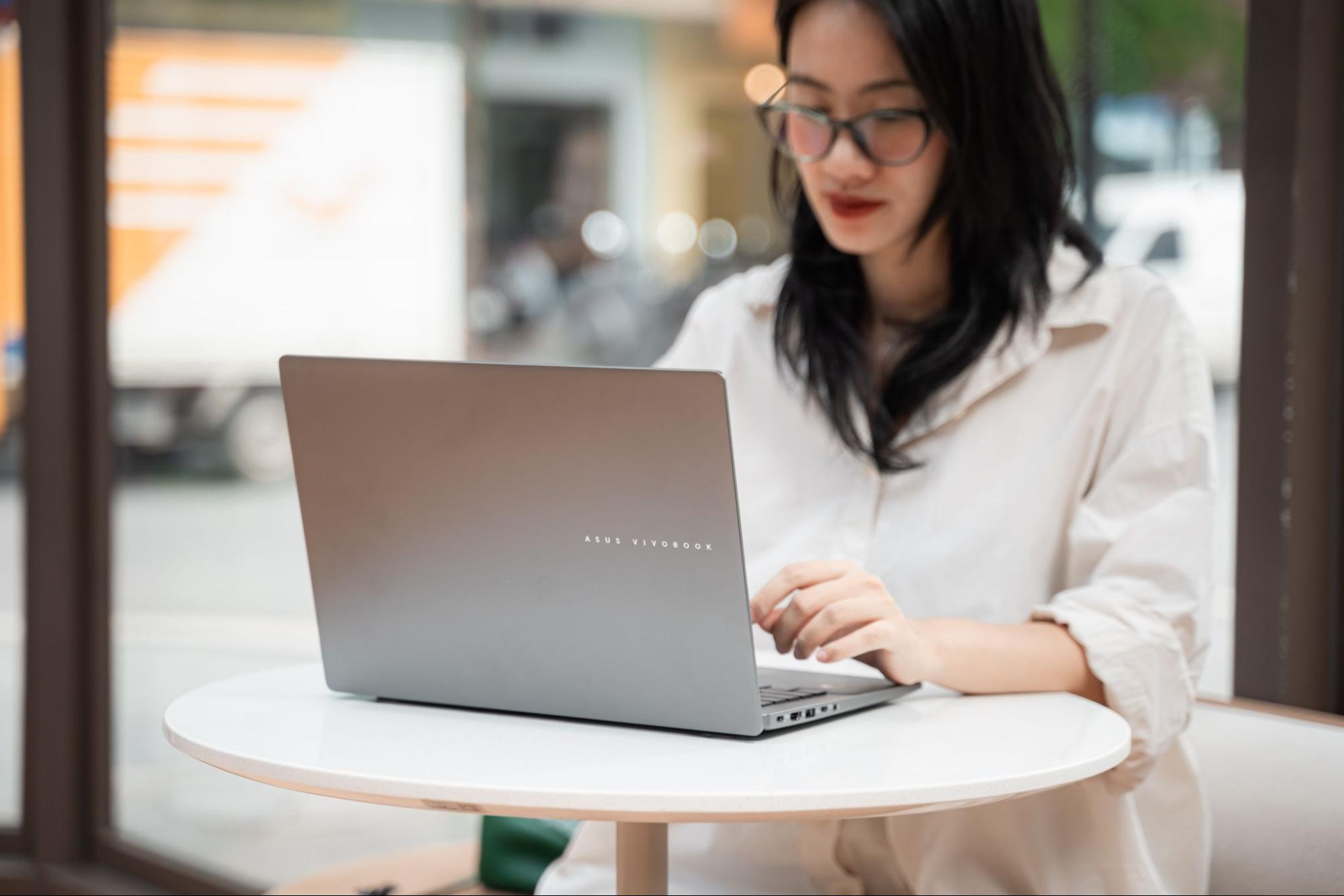 yếu tố ảnh hưởng lớn nhất đến trải nghiệm sử dụng laptop trong suốt quãng thời sinh viên - HACOM