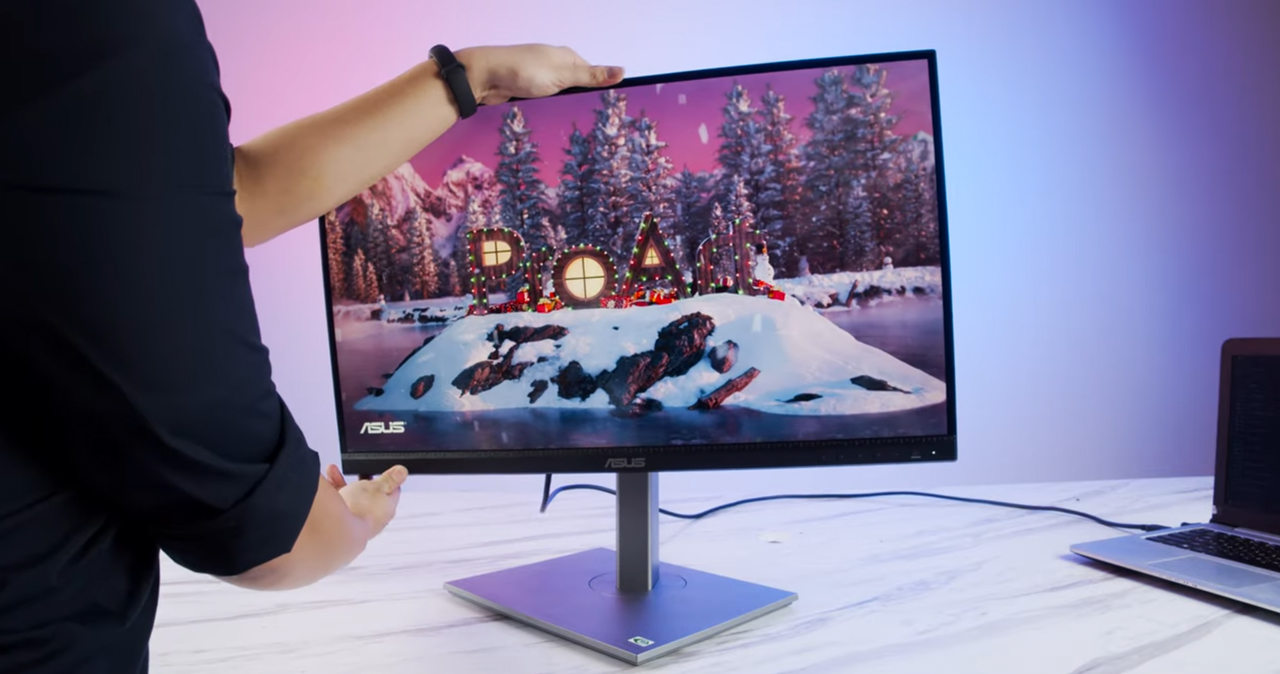 cổng kết nối usb-c của asus ProArt 2k vừa dùng để sạc và hỗ trợ xuất hình