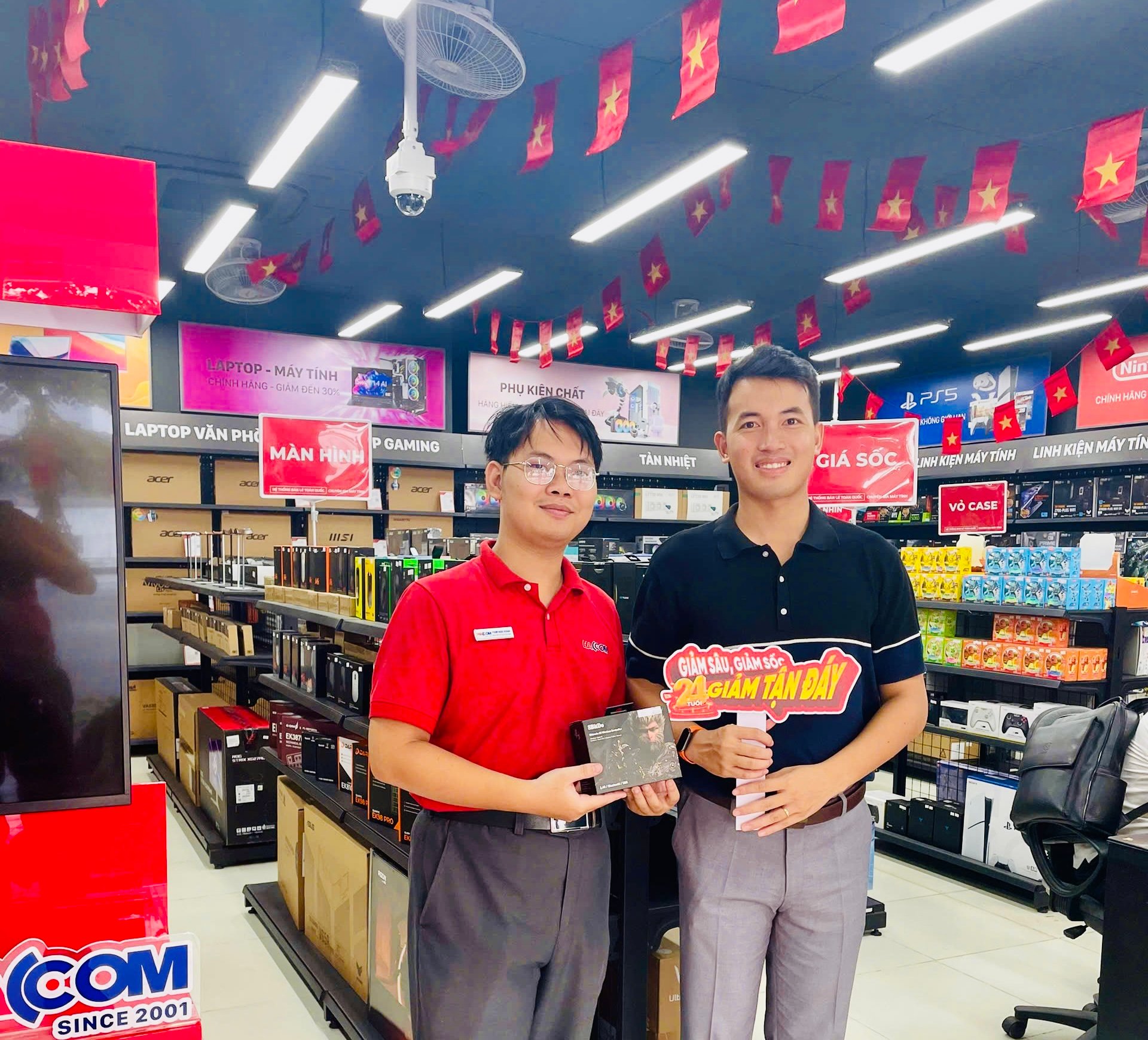 khach_hang_Tay cầm chơi game 8Bitdo Ultimate 2C Wireless Phiên bản Black Myth: Wukong 15