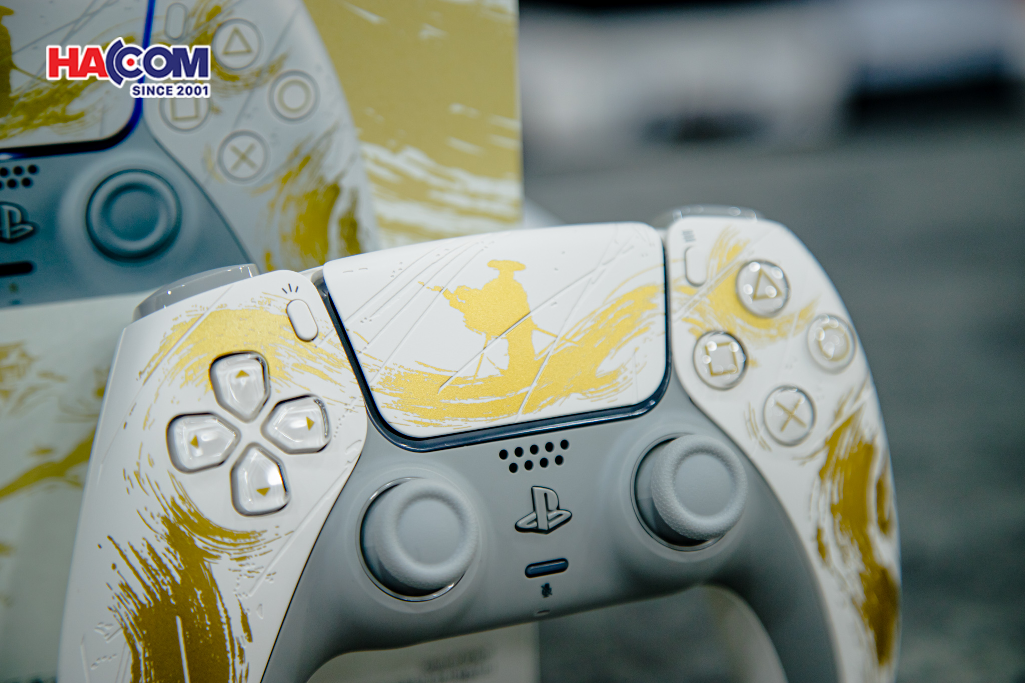 Tay cầm chơi Game Sony PS5 DualSense Ghost of Yotei Gold (CFI-ZCT1G Z7) - Hàng Chính Hãng 11