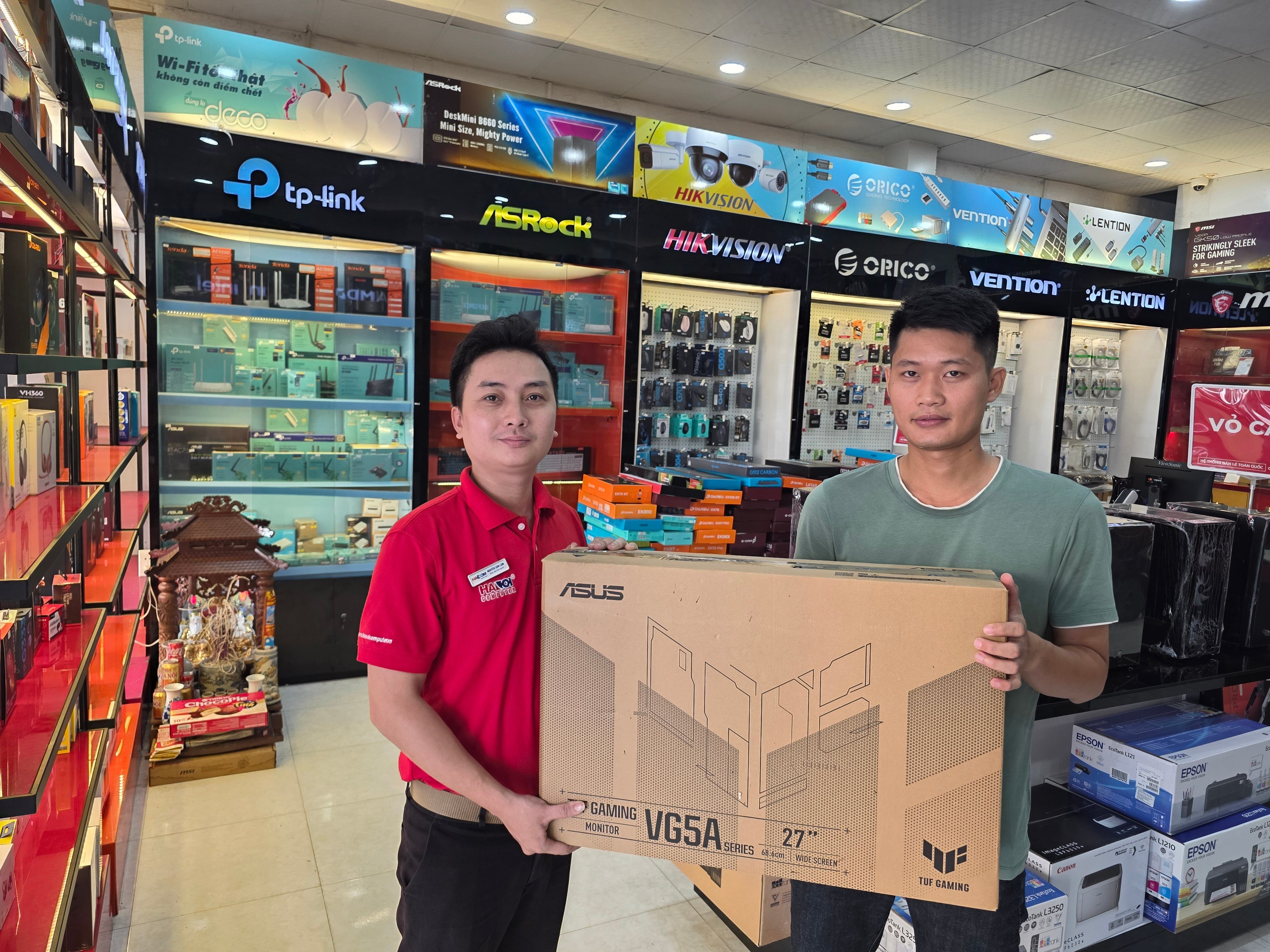 khach_hang_Màn hình ASUS TUF VG279QE5A (27 inchFHDIPS146Hz1msloa) 6