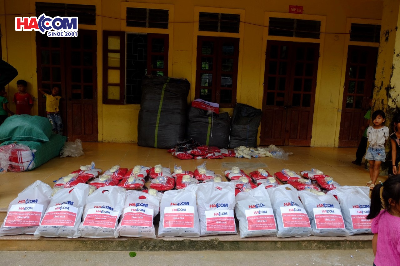 HACOM - Áo ấm cho em Con Cuông - Ảnh 3