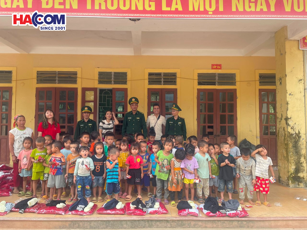 HACOM - Áo ấm cho em Con Cuông - Ảnh 7