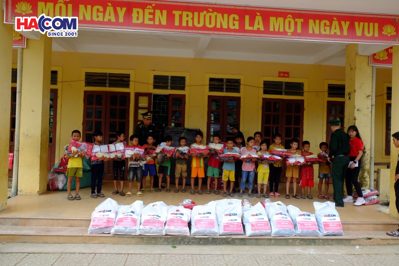 HACOM - Áo ấm cho em Con Cuông - Ảnh 6