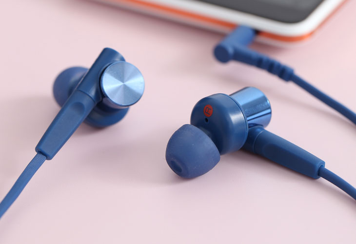 tai-nghe-nhet-tai-la-gi