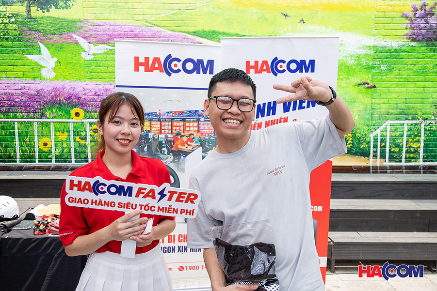 Nhân viên công ty HACOM chuyên nghiệp