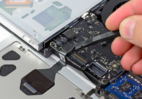 Nguyên nhân touchpad bị đơ do phần cứng