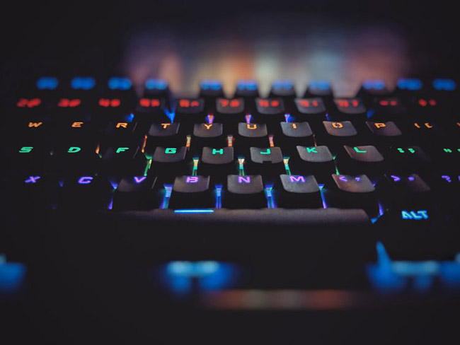 So sánh switch quang học và switch cơ học