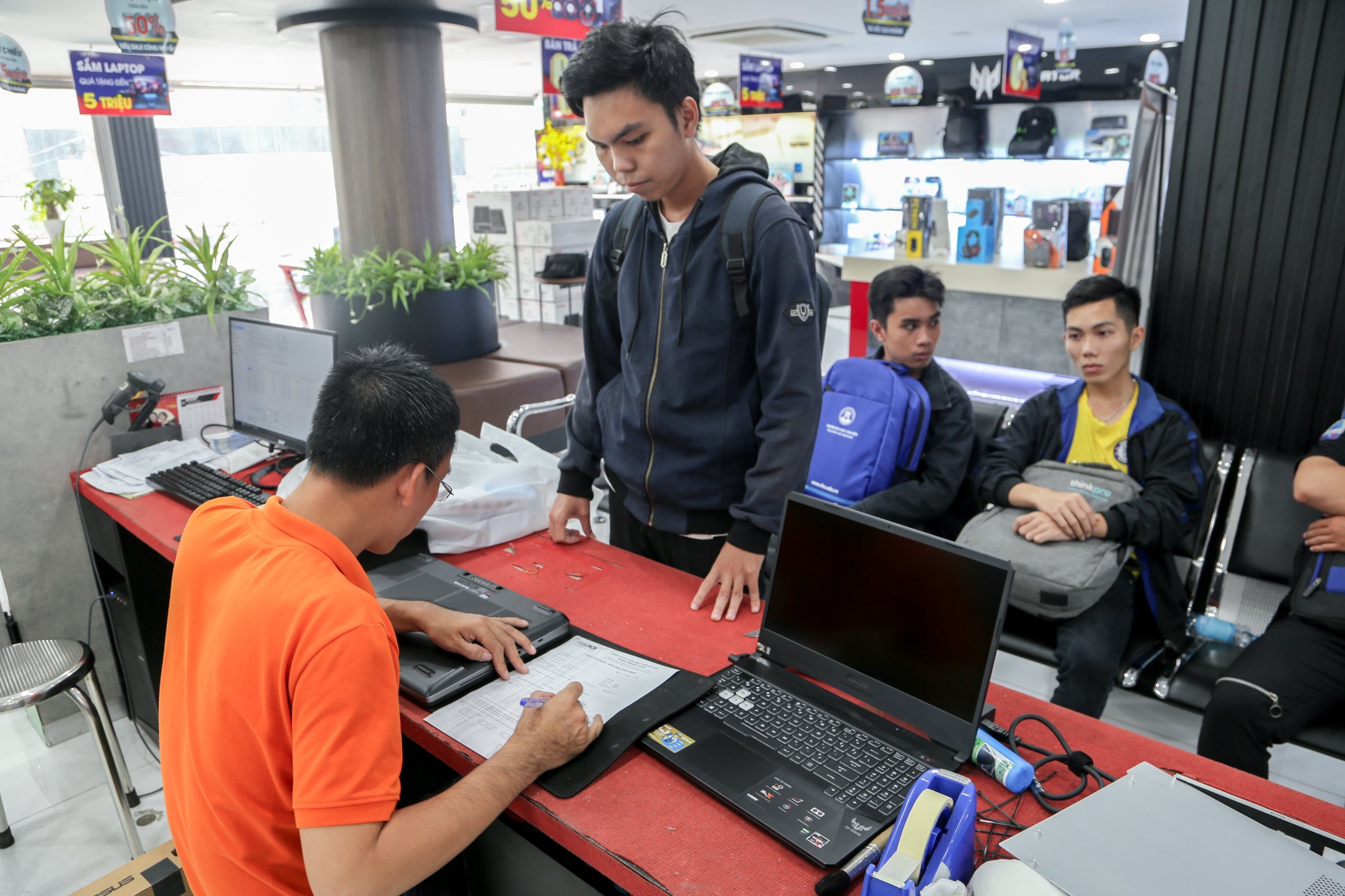 vệ sinh laptop, bảo trì laptop, linh kiện laptop, vệ sinh laptop miễn phí, vệ sinh laptop tp hồ chí minh, vệ sinh laptop hcm