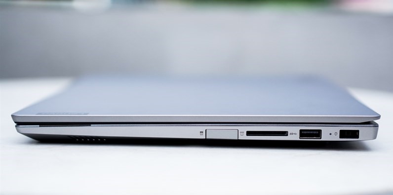 Cổng kết nối của laptop lenovo legion- cổng phải